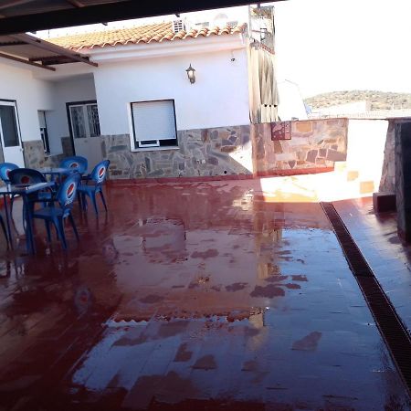 Hostal 2 Estrellas -Restaurante Las Tres Encinas En El Centro Del Pueblo Cabeza la Vaca Luaran gambar
