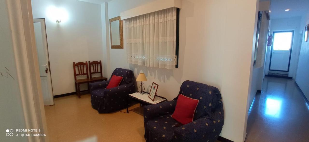 Hostal 2 Estrellas -Restaurante Las Tres Encinas En El Centro Del Pueblo Cabeza la Vaca Luaran gambar