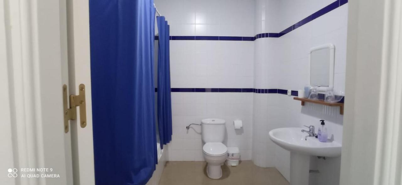 Hostal 2 Estrellas -Restaurante Las Tres Encinas En El Centro Del Pueblo Cabeza la Vaca Luaran gambar