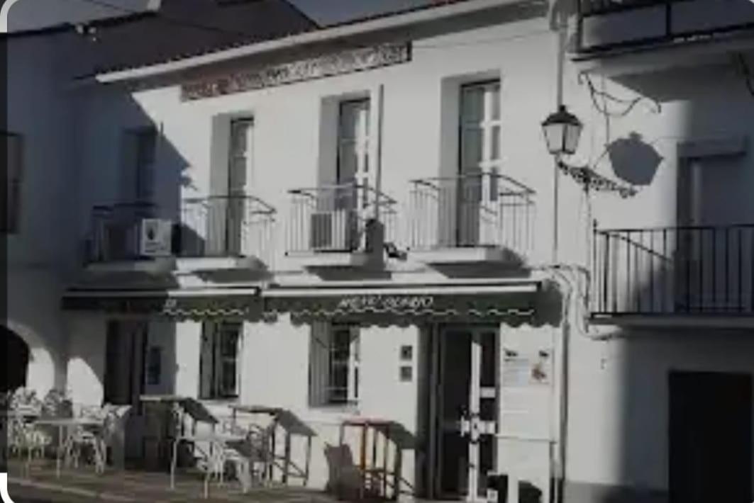 Hostal 2 Estrellas -Restaurante Las Tres Encinas En El Centro Del Pueblo Cabeza la Vaca Luaran gambar